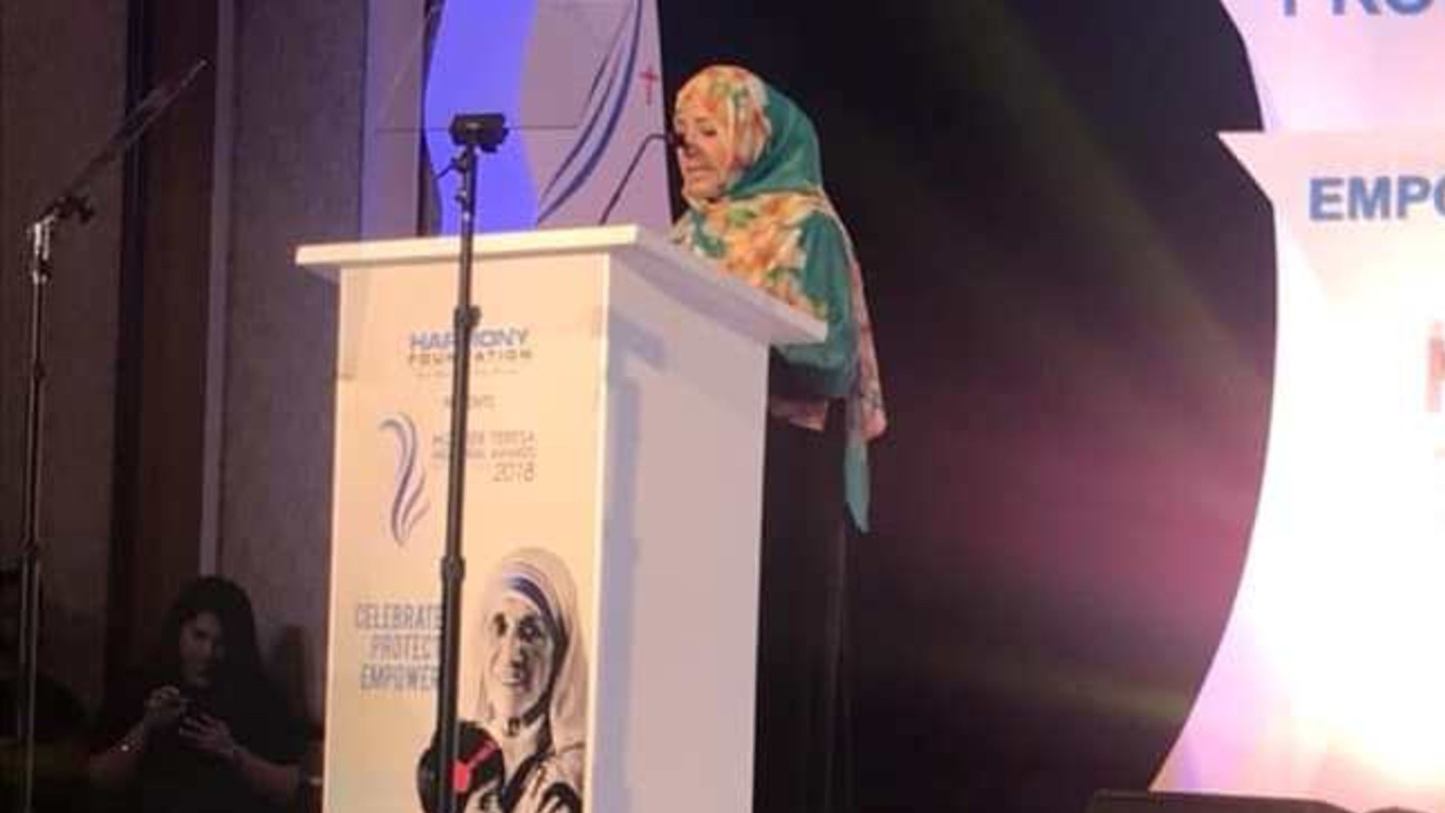 كلمة الناشطة الحائزة على جائزة نوبل للسلام توكل كرمان في حفل تسلمها جائزة الأم تريزا - الهند